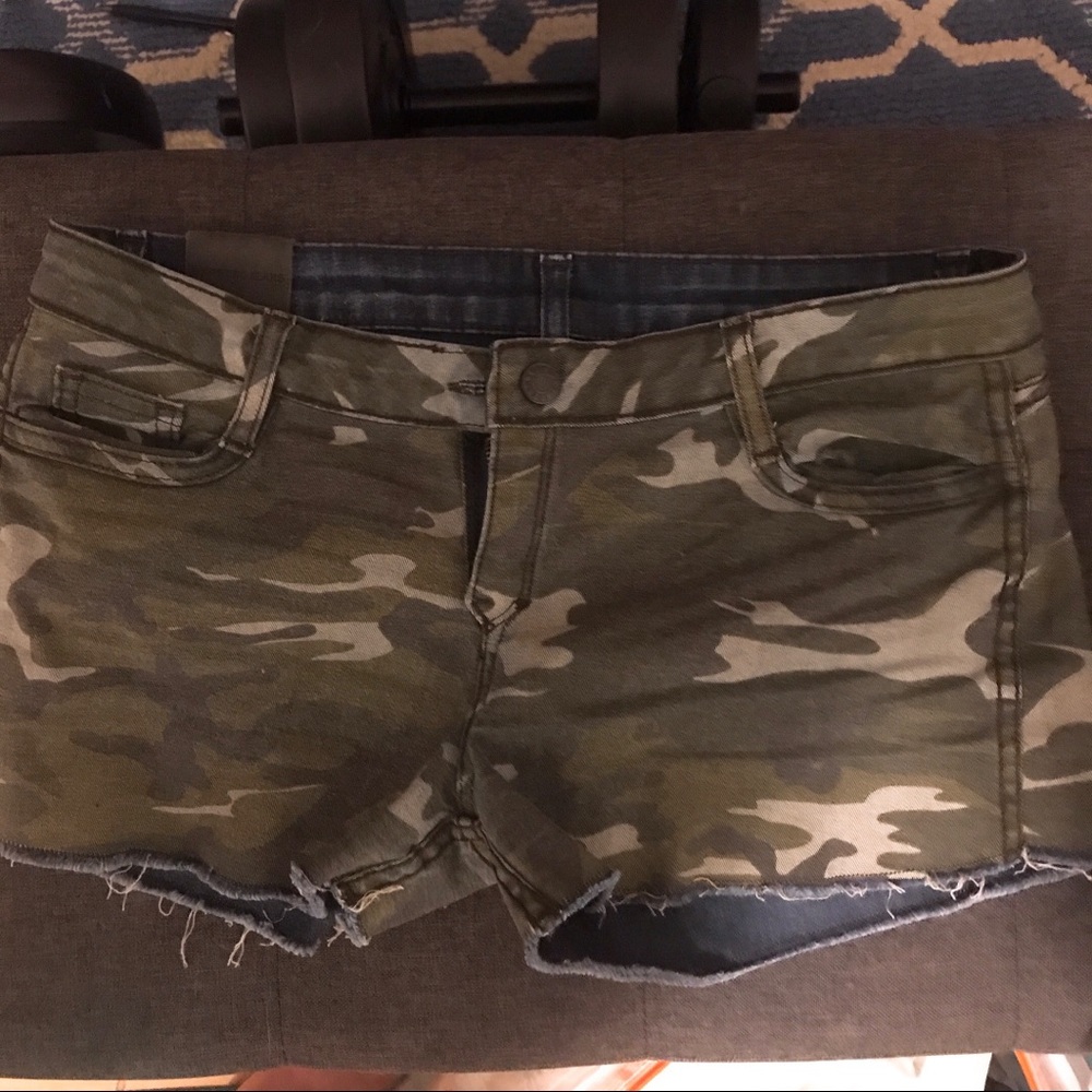 Express reversible mid rise shorts
